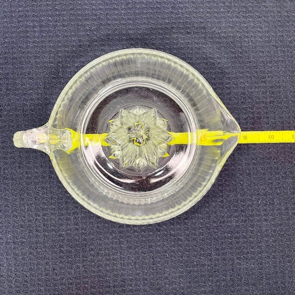 Vintage Clear Glass Hand Juicer Reamer Orange Lemon Citrus Juicer - Large - Picture 8 of 9